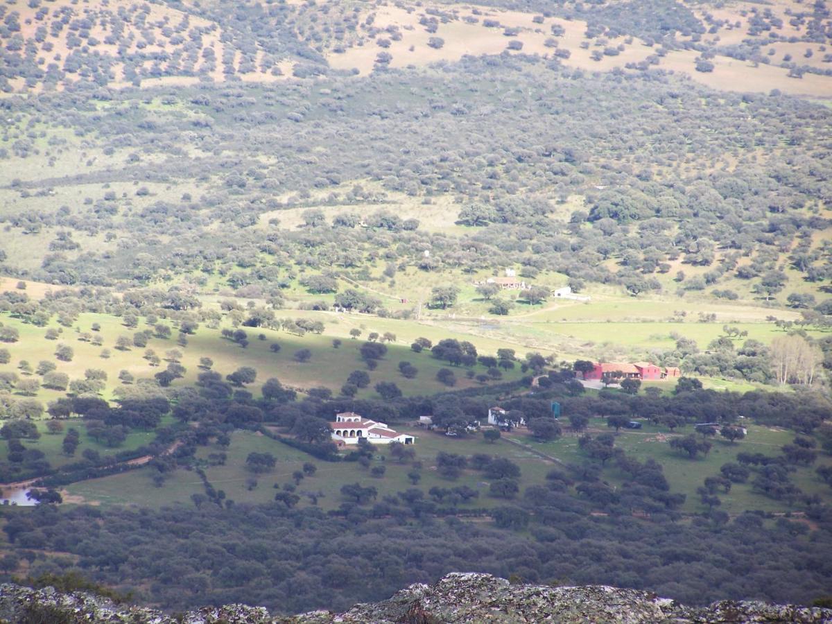 Casa Rural De La Finca Sierra Grande Hornachos المظهر الخارجي الصورة